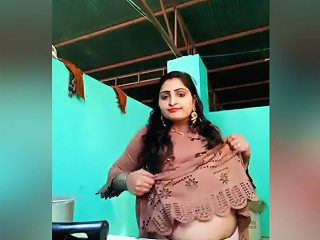 Sexy Bhabhi Shows Her Boobs And Big Ass